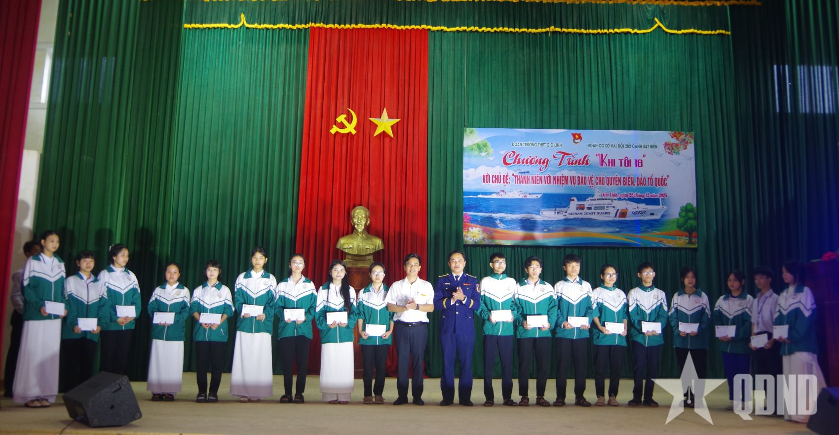 Hải đội 202 góp phần bồi đắp tình yêu biển, đảo cho thế hệ trẻ Quảng Trị